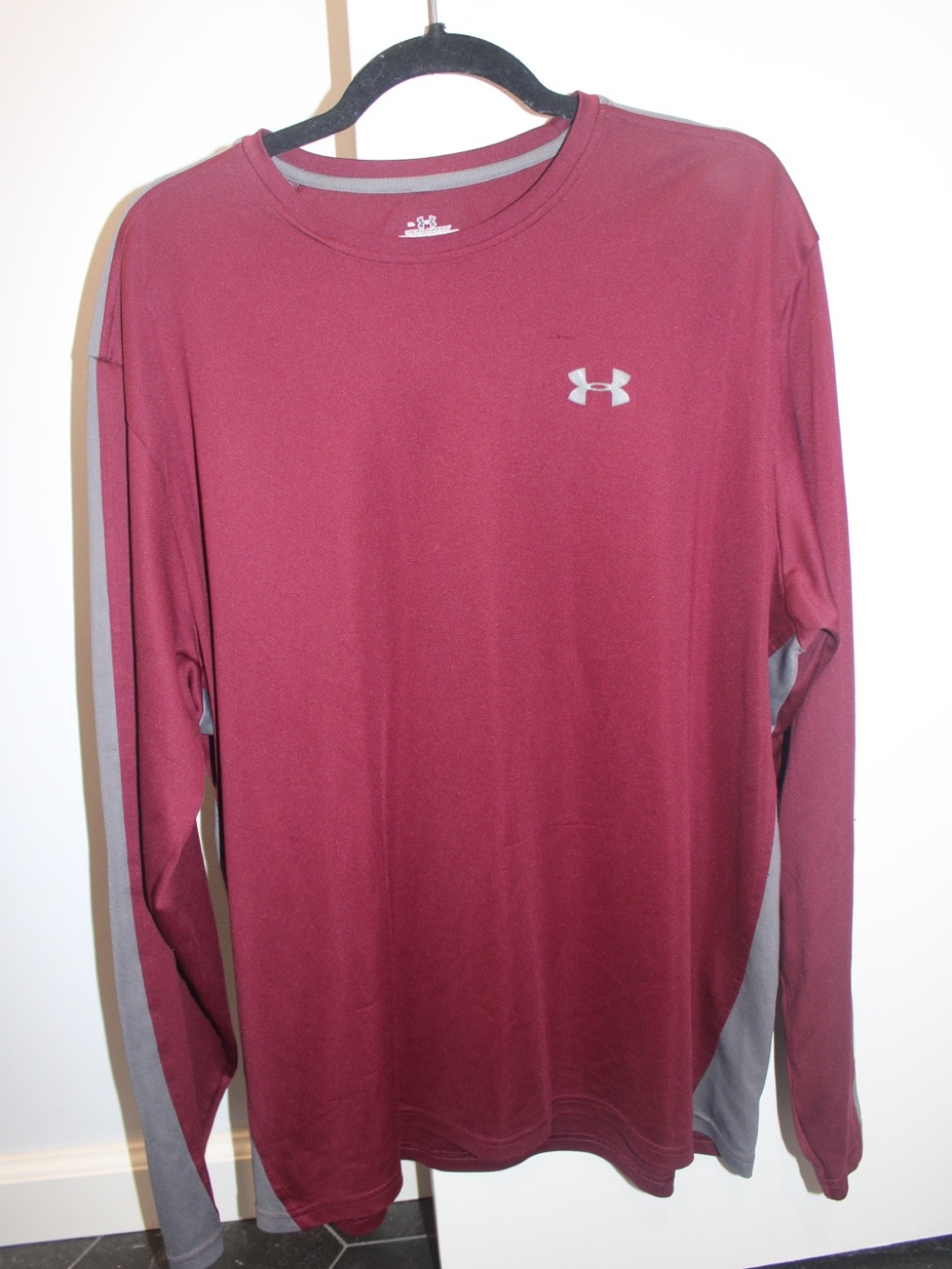 Under Armour Men's HeatGear Long Sleeve Athletic Shirt Maroon Gray XL Loose Fit